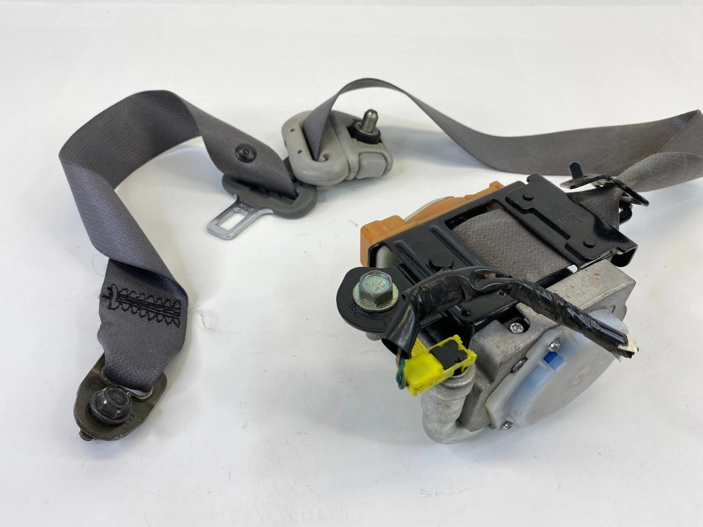 2004-2006 MAZDA MPV FRONT RIGHT PASSENGER SIDE SEAT BELT RECTRACTOR OEM