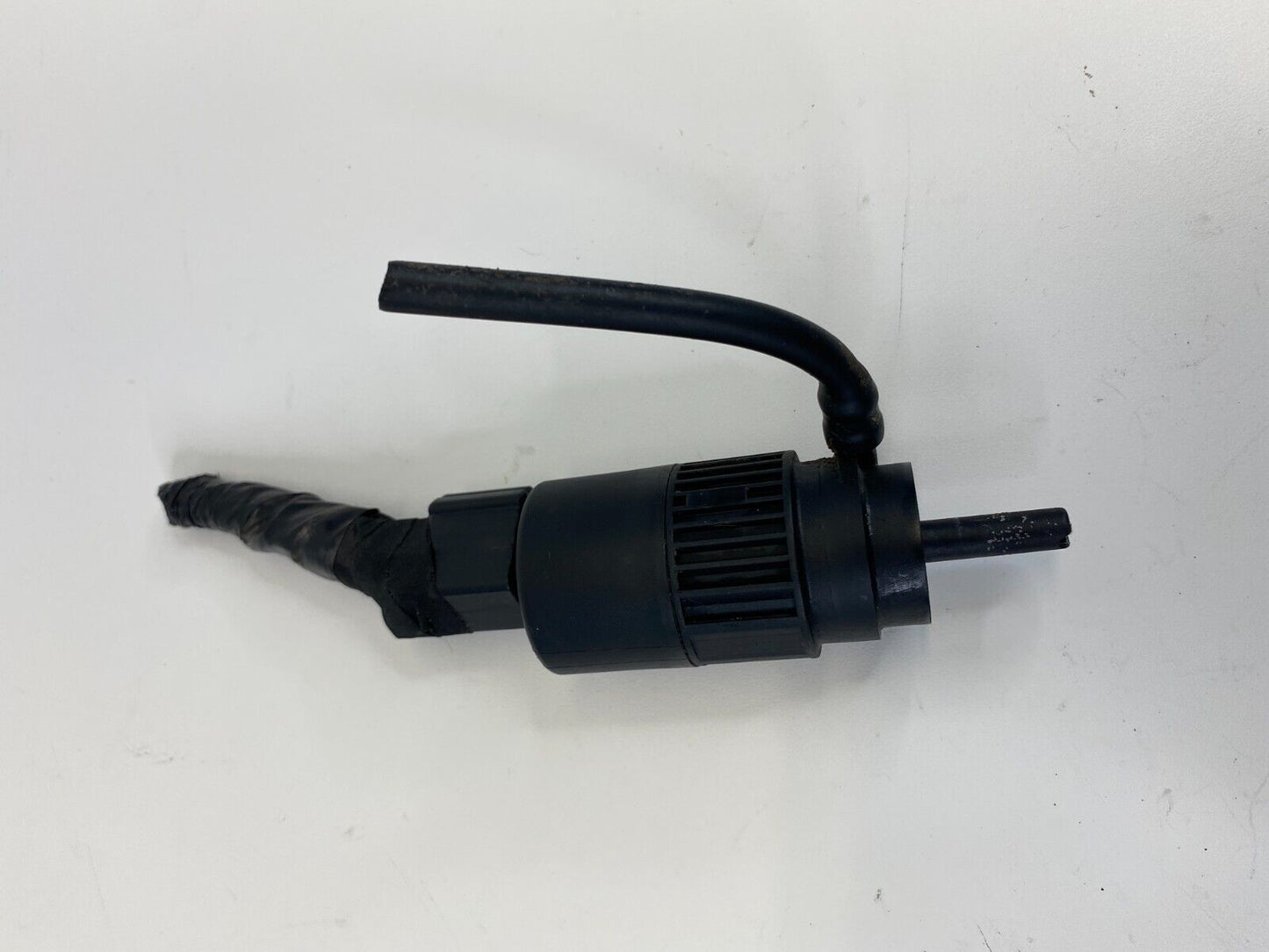 2012-2015 Chevrolet Captiva Sport Windshield Washer Reservoir Pump Motor OEM