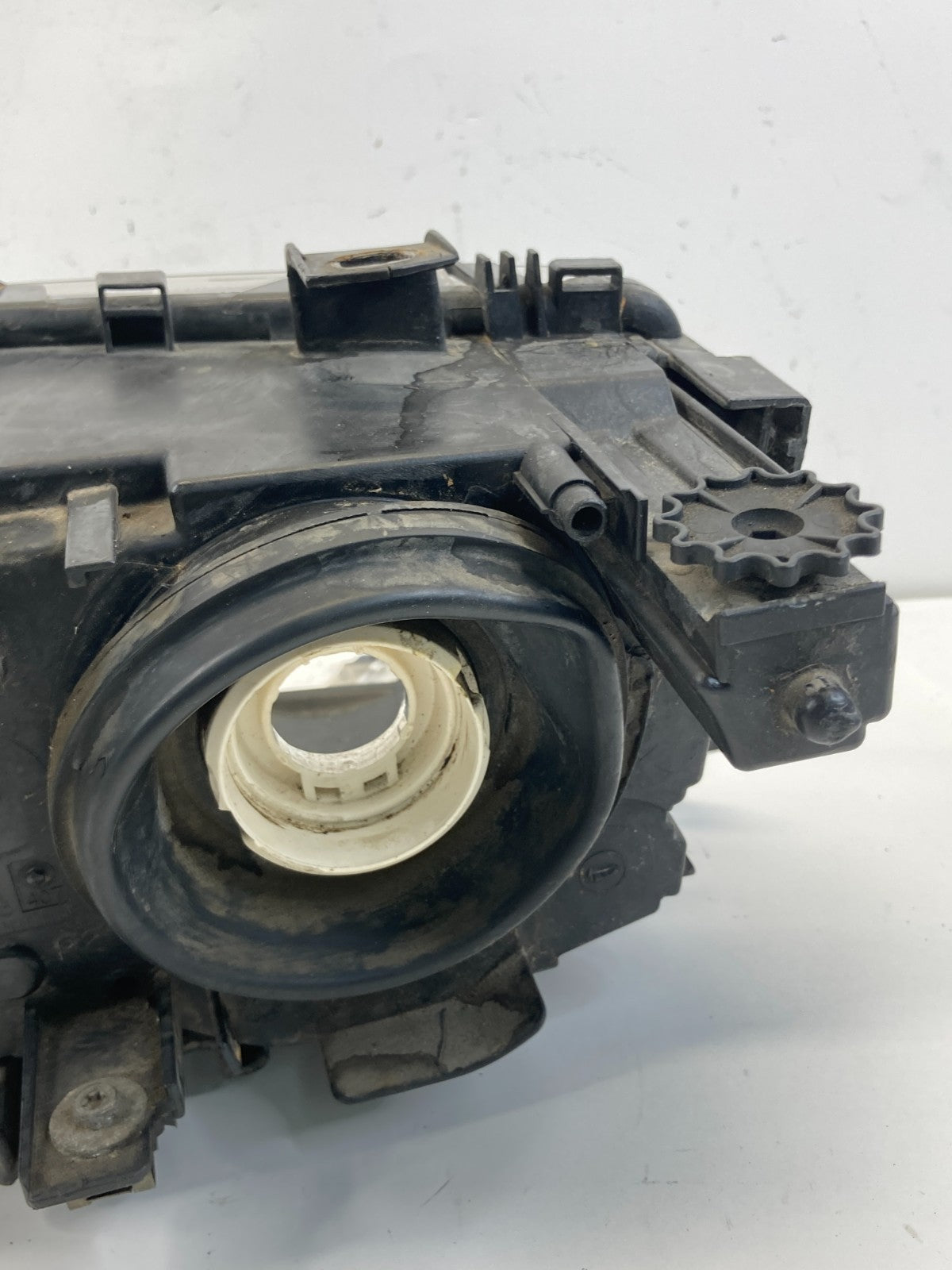 1999 2000 BMW 323i Front Right Passenger Side Headlight Headlamp 1-305-621-748