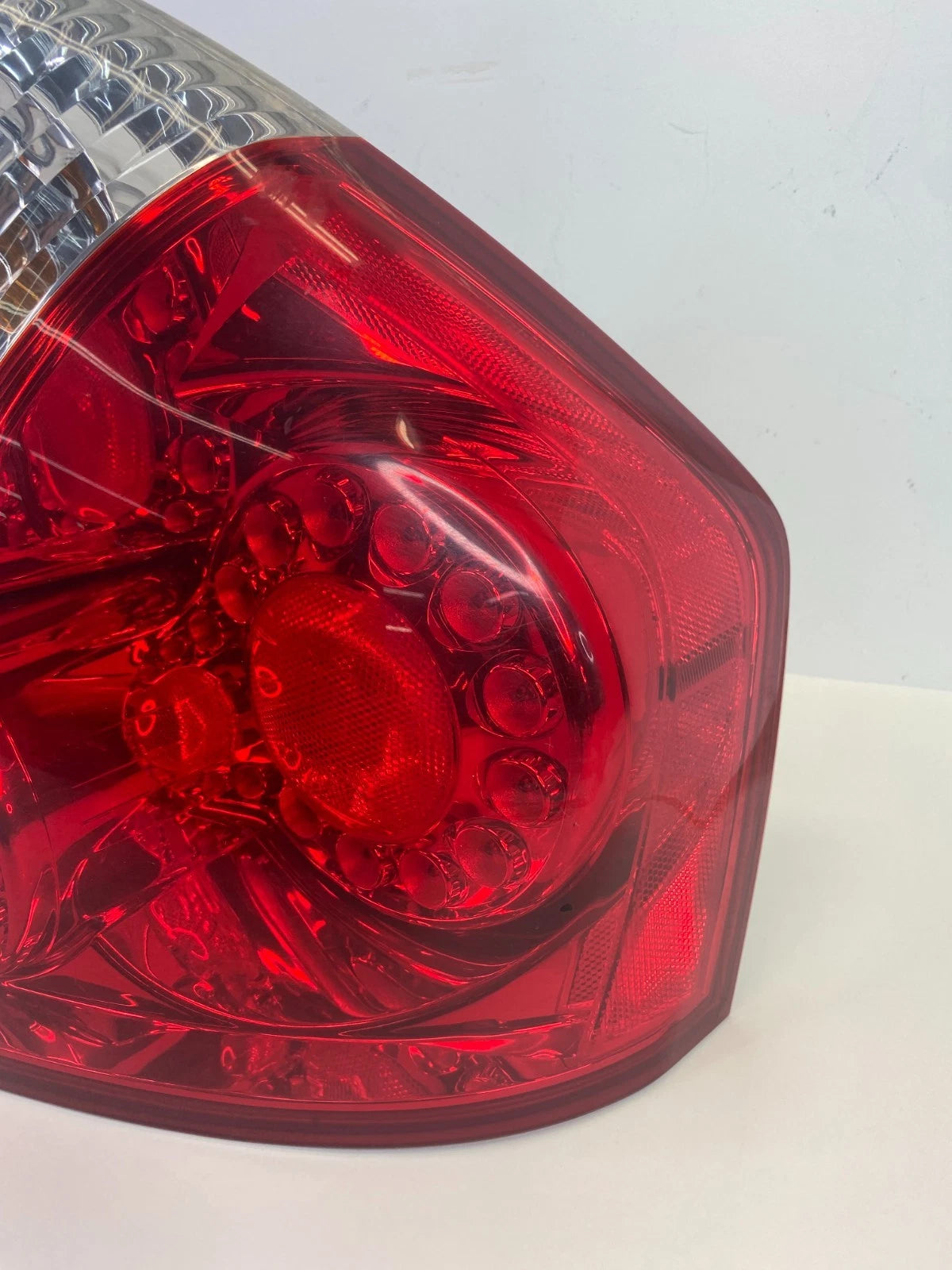 2006 2007 INFINITI M35 REAR RIGHT PASSENGER OUTER TAILLIGHT TAIL LAMP 220-63788