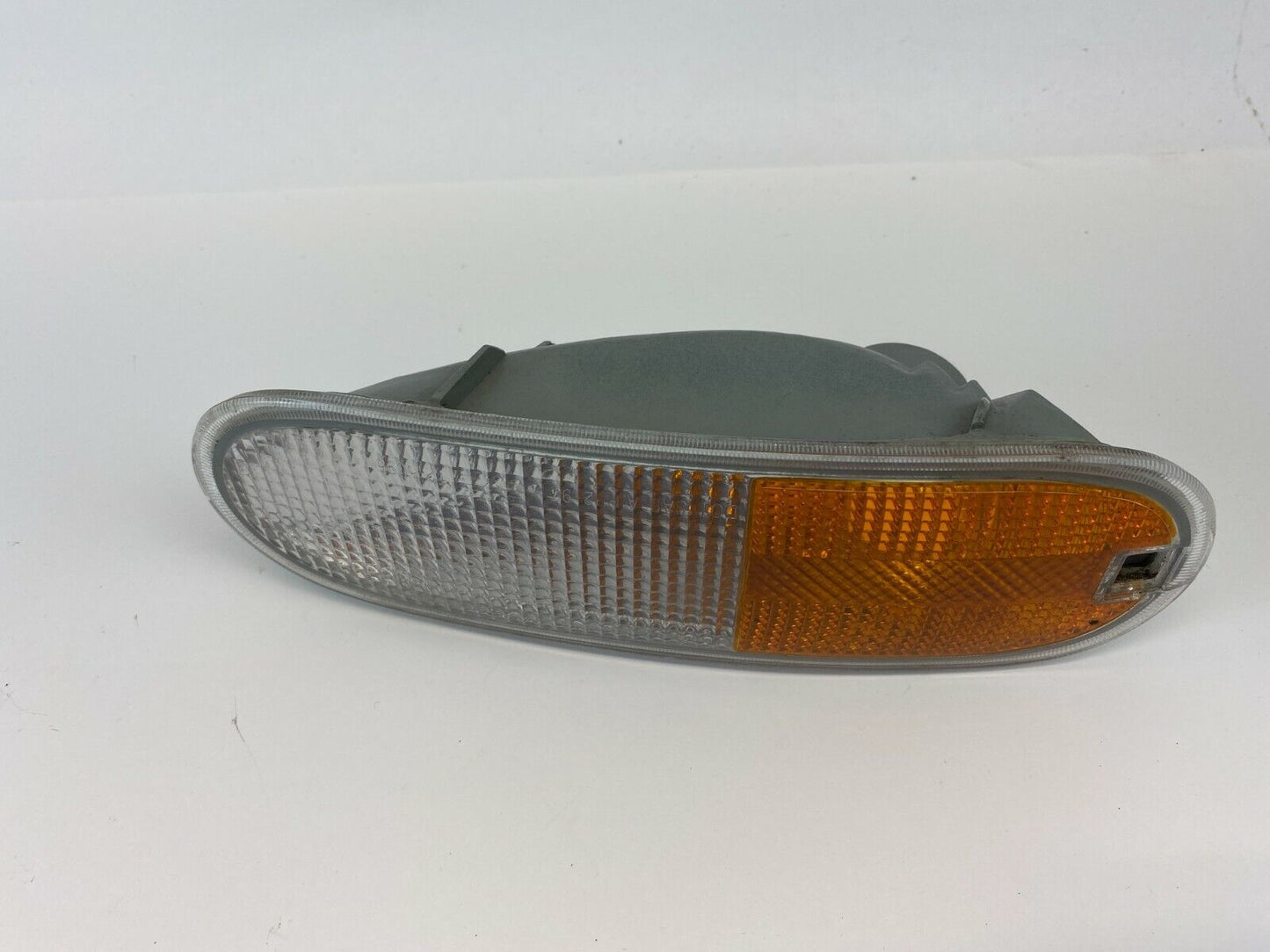 1998-2005 VW Volkswagen Beetle Left Driver Turn Signal Light Lamp 12-5096 LH OEM