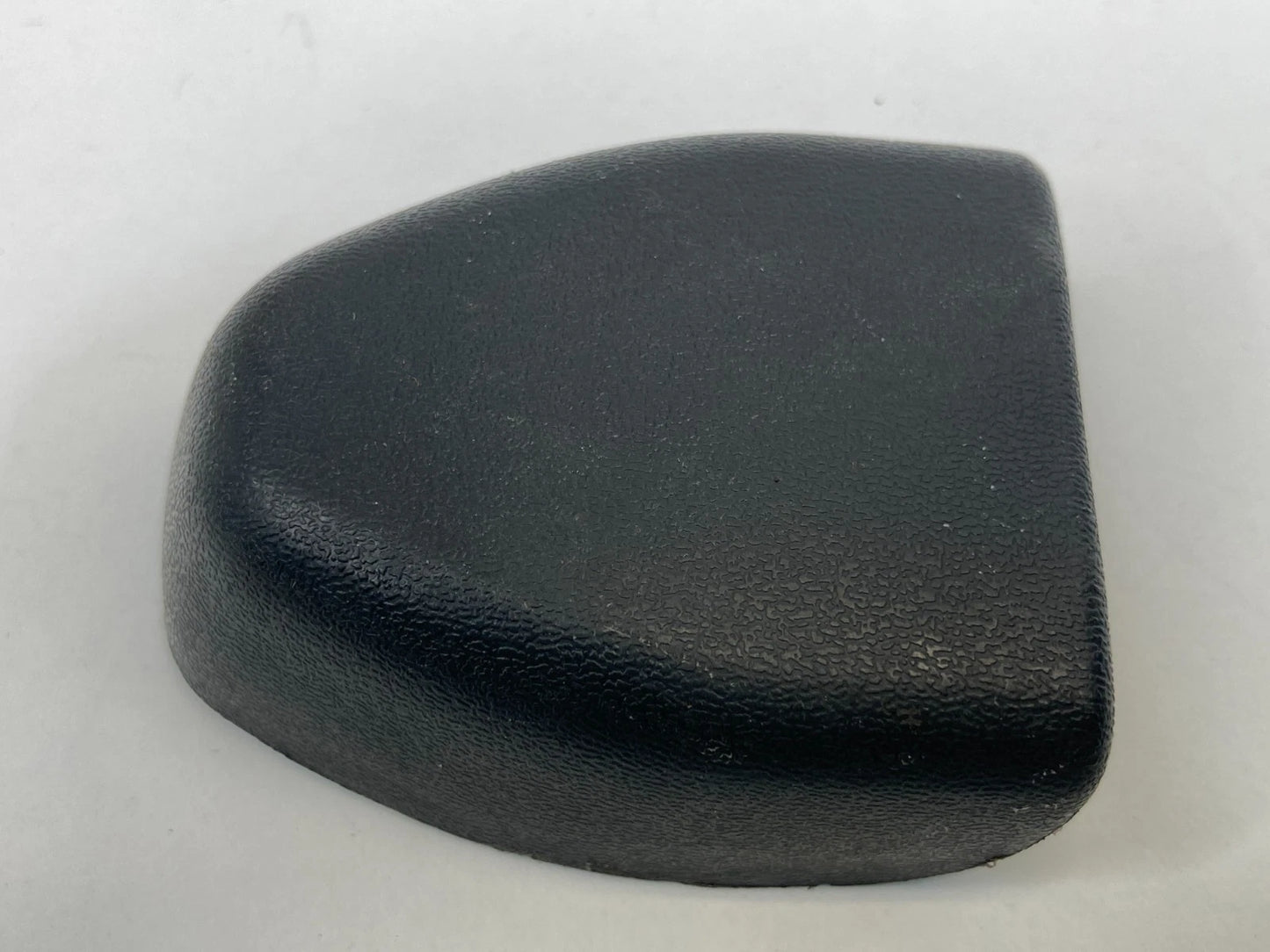 06-09 TOYOTA PRIUS FRONT RIGHT PASSENGER SIDE SEAT BELT GUIDE TRIM LOWER COVER
