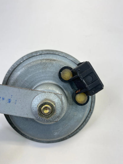 1999-2005 VOLKSWAGEN JETTA SEDAN ALARM SIREN HORN WITH BRACKET E67524 OEM