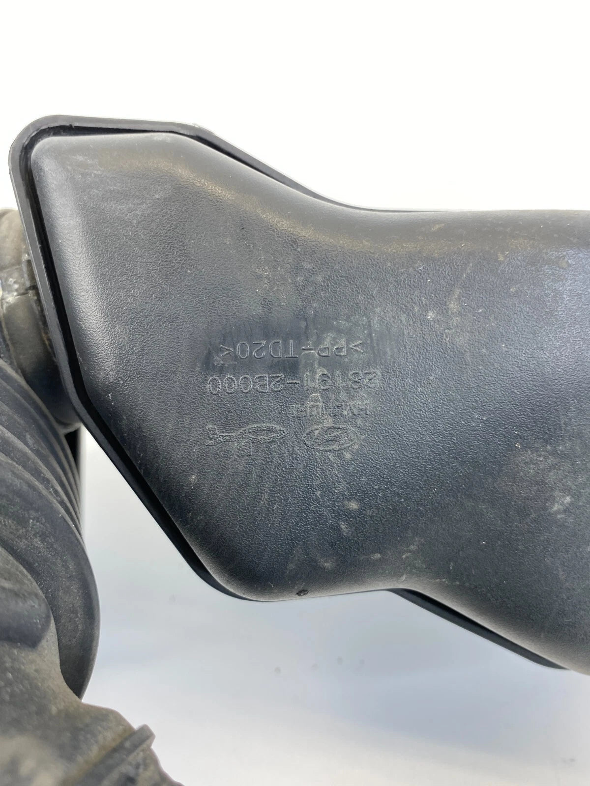 2007-2009 HYUNDAI SANTA FE 3.3L V6 AIR INTAKE RESONATOR DUCT PIPE 28191-2B000