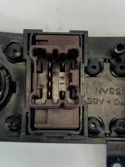05 06 NISSAN ALTIMA FRONT CENTER CONSOLE LEFT & RIGHT SEAT HEATER SWITCH PANEL