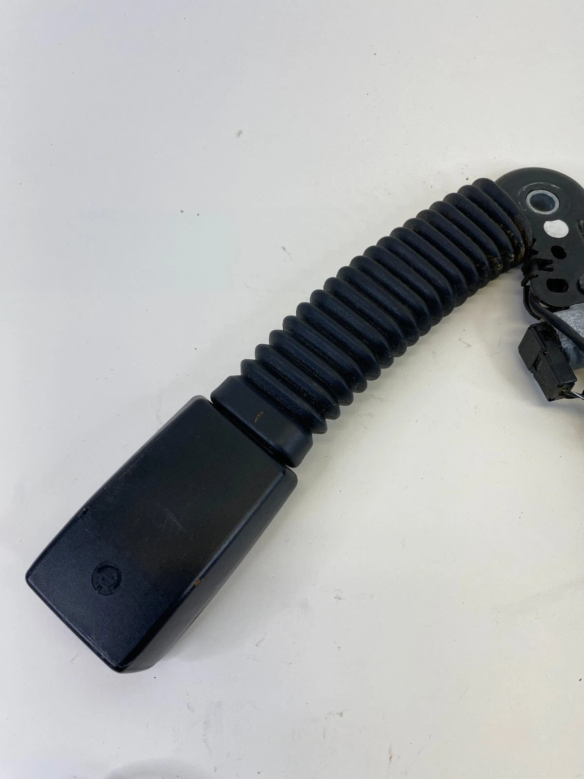 2001-2005 BMW 325I 325XI FRONT RIGHT PASSENGER SEAT BELT BUCKLE 8-234-970 OEM