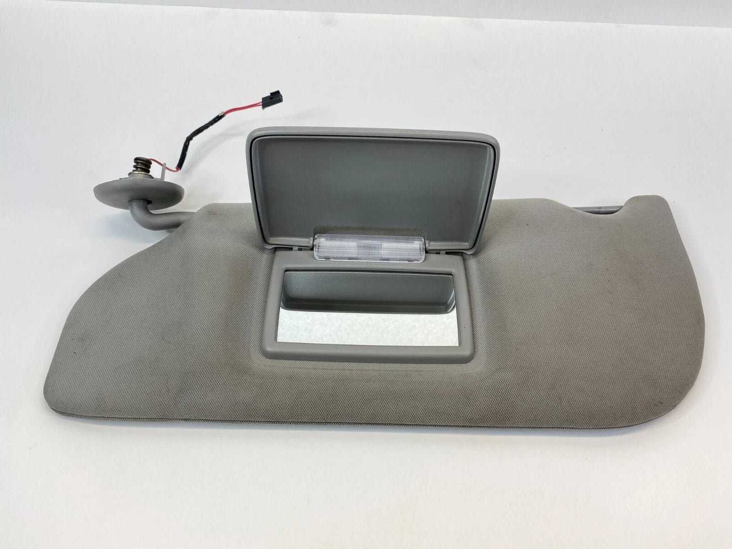 2005-2007 BUICK TERRAZA LEFT DRIVER SIDE SUNVISOR SUN VISOR SHADE W/ LIGHT OEM