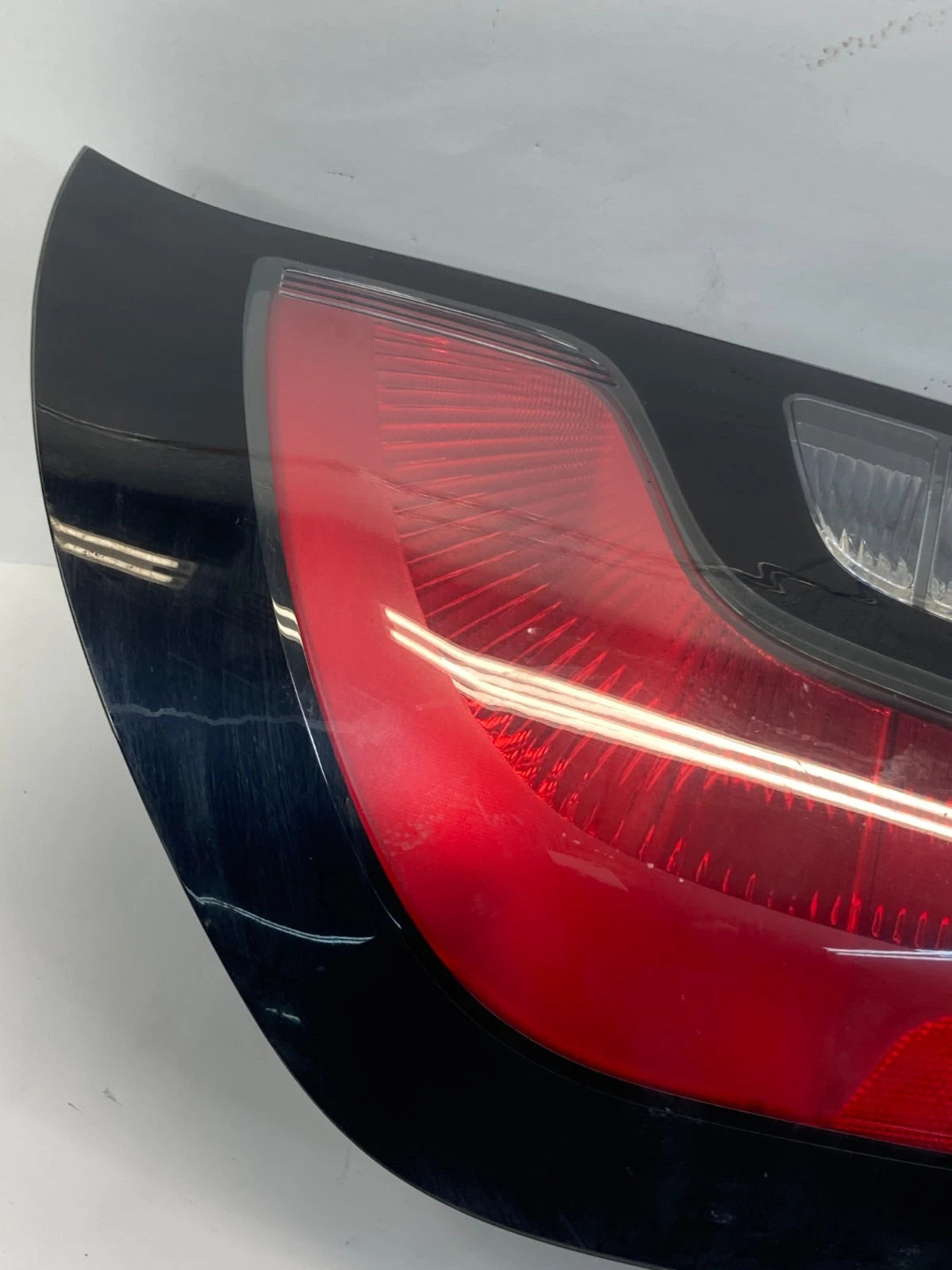 2014-2019 Kia Soul Rear Right Passenger Side Tail Light Taillight Lamp 92402B2