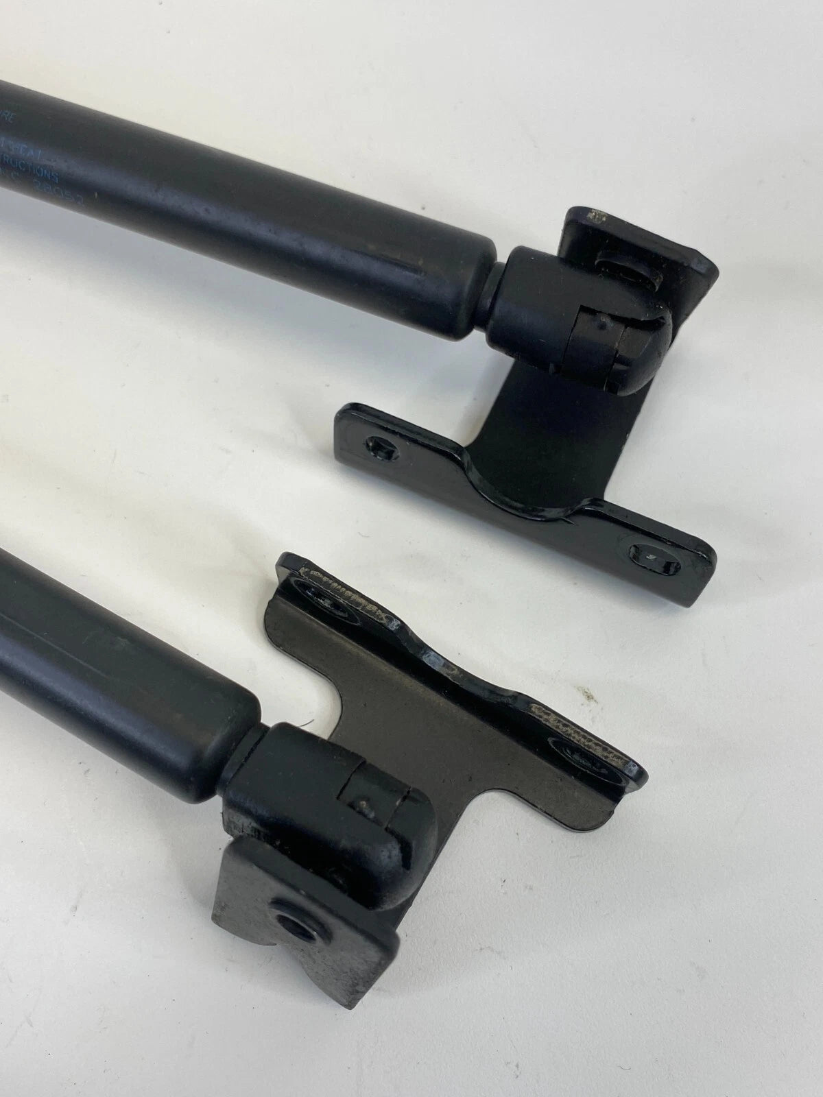 2002-2004 NISSAN PATHFINDER REAR TRUNK LIFTGATE SUPPORT SHOCK STRUTS PAIR LH RH