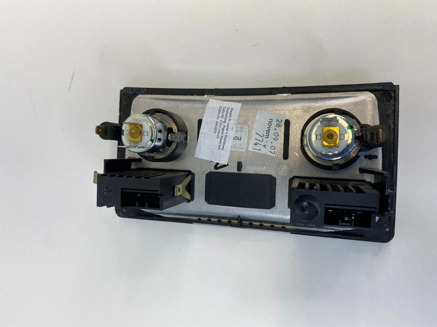 08-09 BMW 550I SEDAN REAR CONSOLE SEAT HEATER SWITCH & POWER OUTLET 695114405