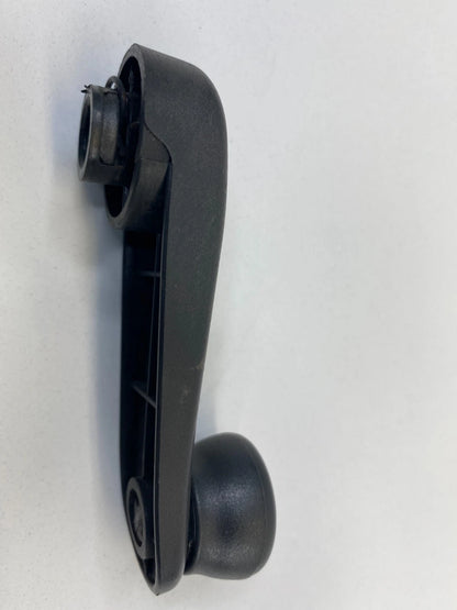 2004-2011 CHEVROLET AVEO SEDAN FRONT RIGHT DOOR WINDOW CRANK HANDLE 96301568 OEM