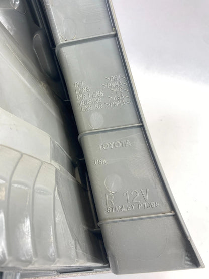 2009-2012 TOYOTA VENZA REAR RIGHT PASSENGER OUTER TAILLIGHT TAIL LIGHT LAMP OEM
