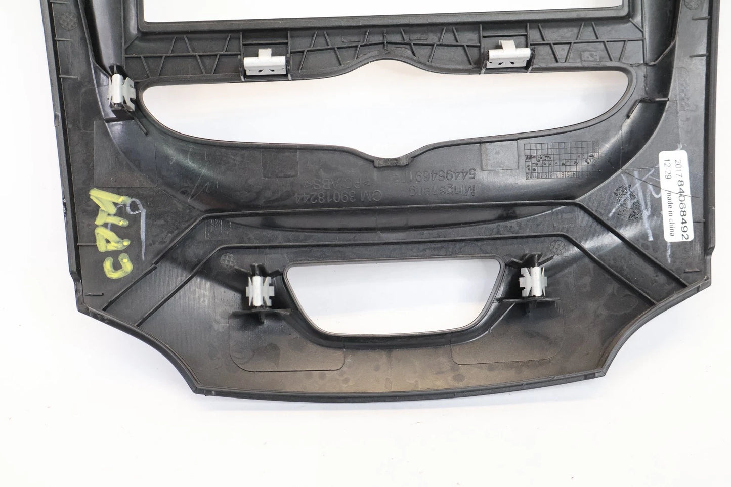 16-19 CHEVROLET CRUZE CENTER DASH RADIO BEZEL TRIM PANEL SURROUND OEM 84068492