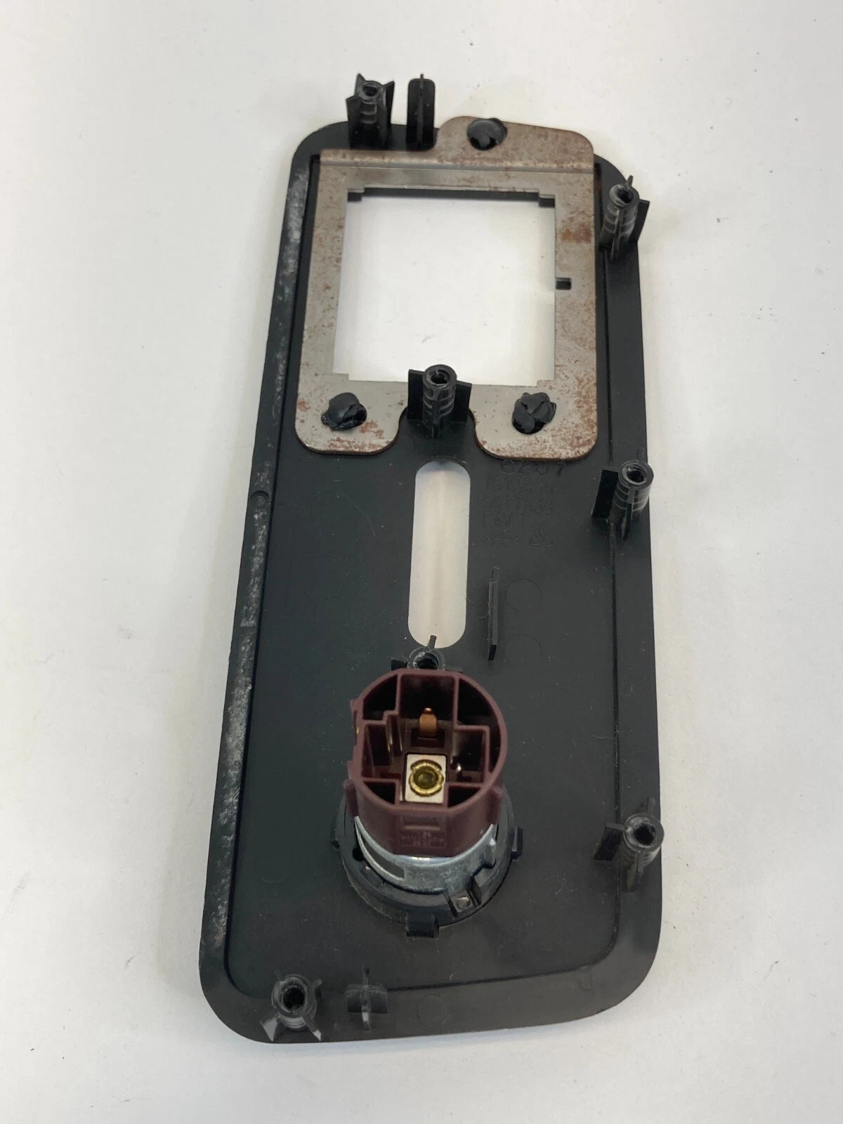 2009-2010 CHEVROLET TRAVERSE CENTER CONSOLE FRONT POWER OUTLET BEZEL OEM 1615936
