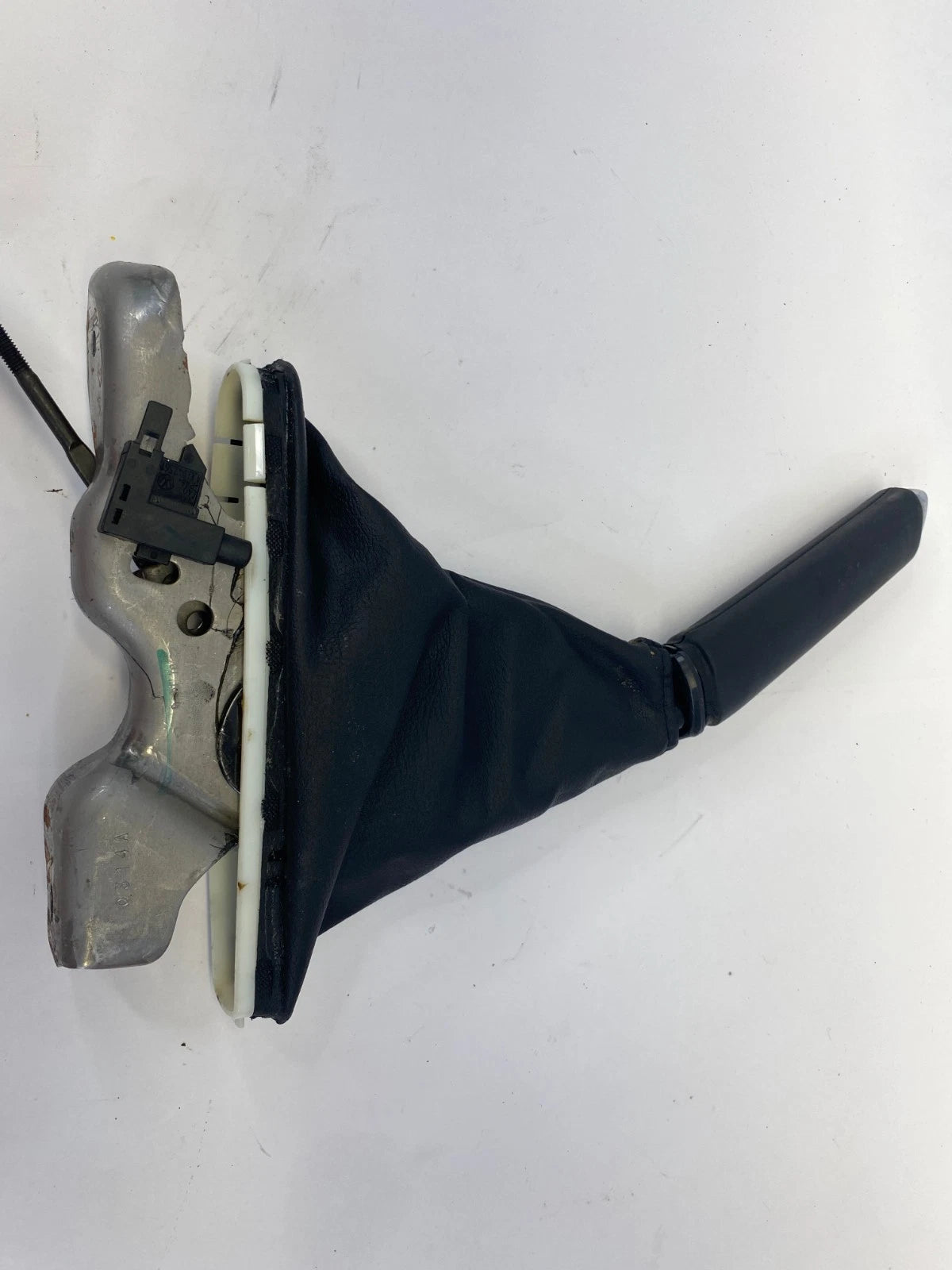2011-2014 VOLKSWAGEN JETTA CENTER CONSOLE EMERGENCY PARKING BRAKE LEVER ASSY OEM