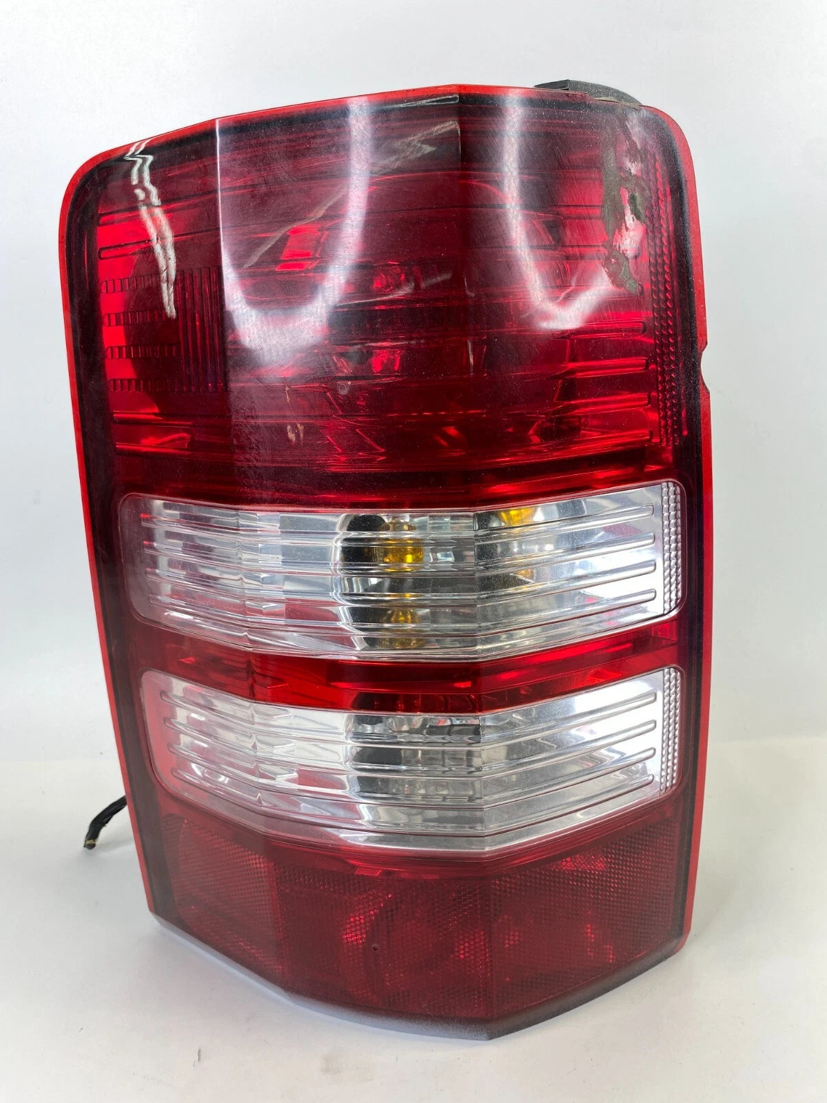 2008-2012 JEEP LIBERTY REAR LEFT SIDE TAILLIGHT LAMP ASSEMBLY 55157347AC OEM
