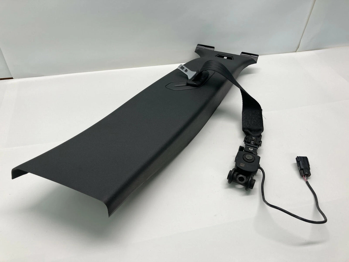 2004-2011 VOLVO S40 V50 RIGHT CENTER UPPER PILLAR TRIM SEAT BELT PANEL 9486846