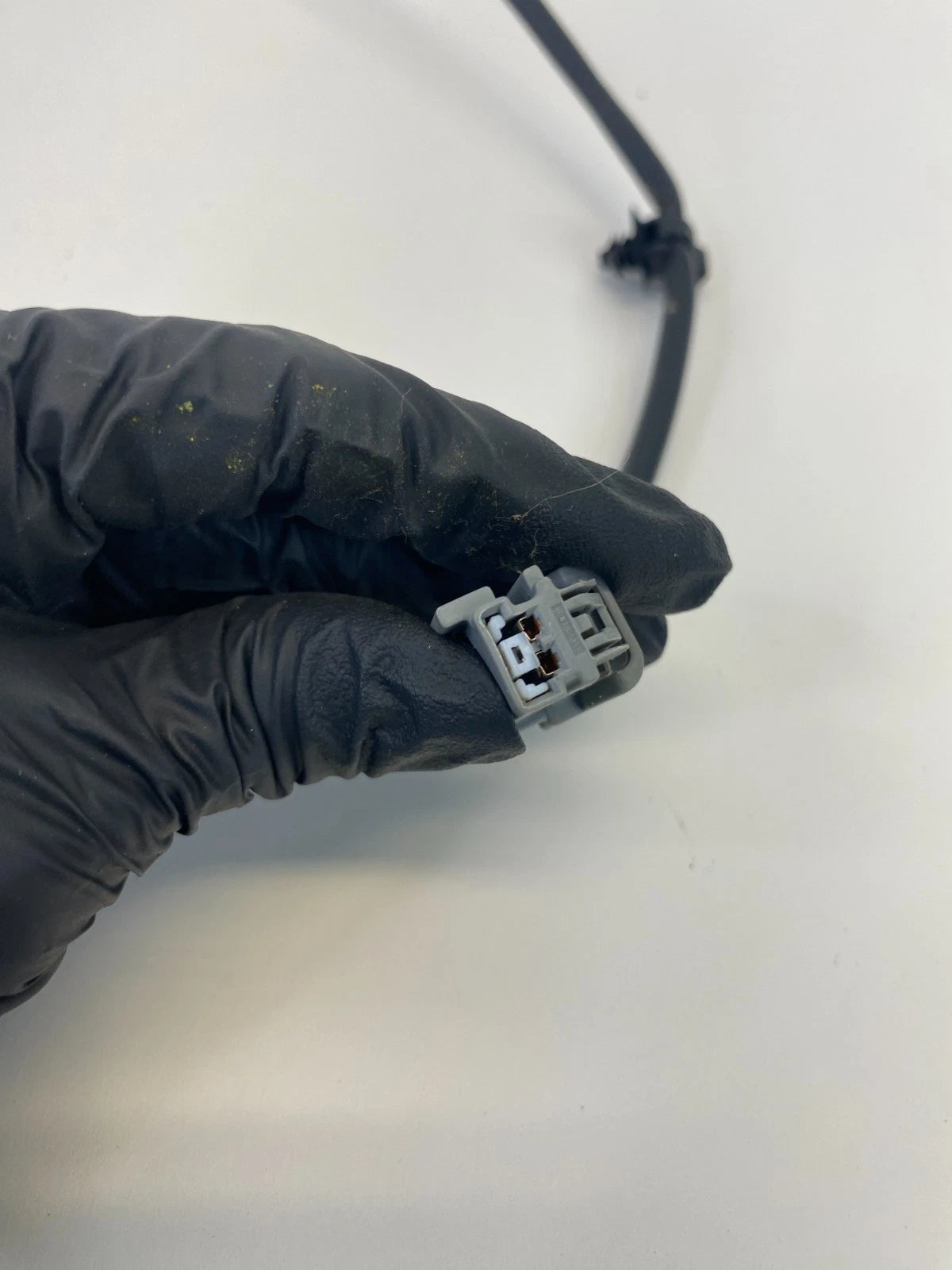 2013 13 DODGE DART FRONT RIGHT PASSENGER SIDE SEAT BELT BUCKLE ASSY 1SU82DX9 OEM