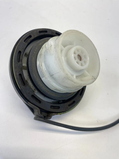 2006-2022 HYUNDAI ACCENT FUEL GAS TANK FILLER CAP WITH TETHER UNIT OEM FACTORY