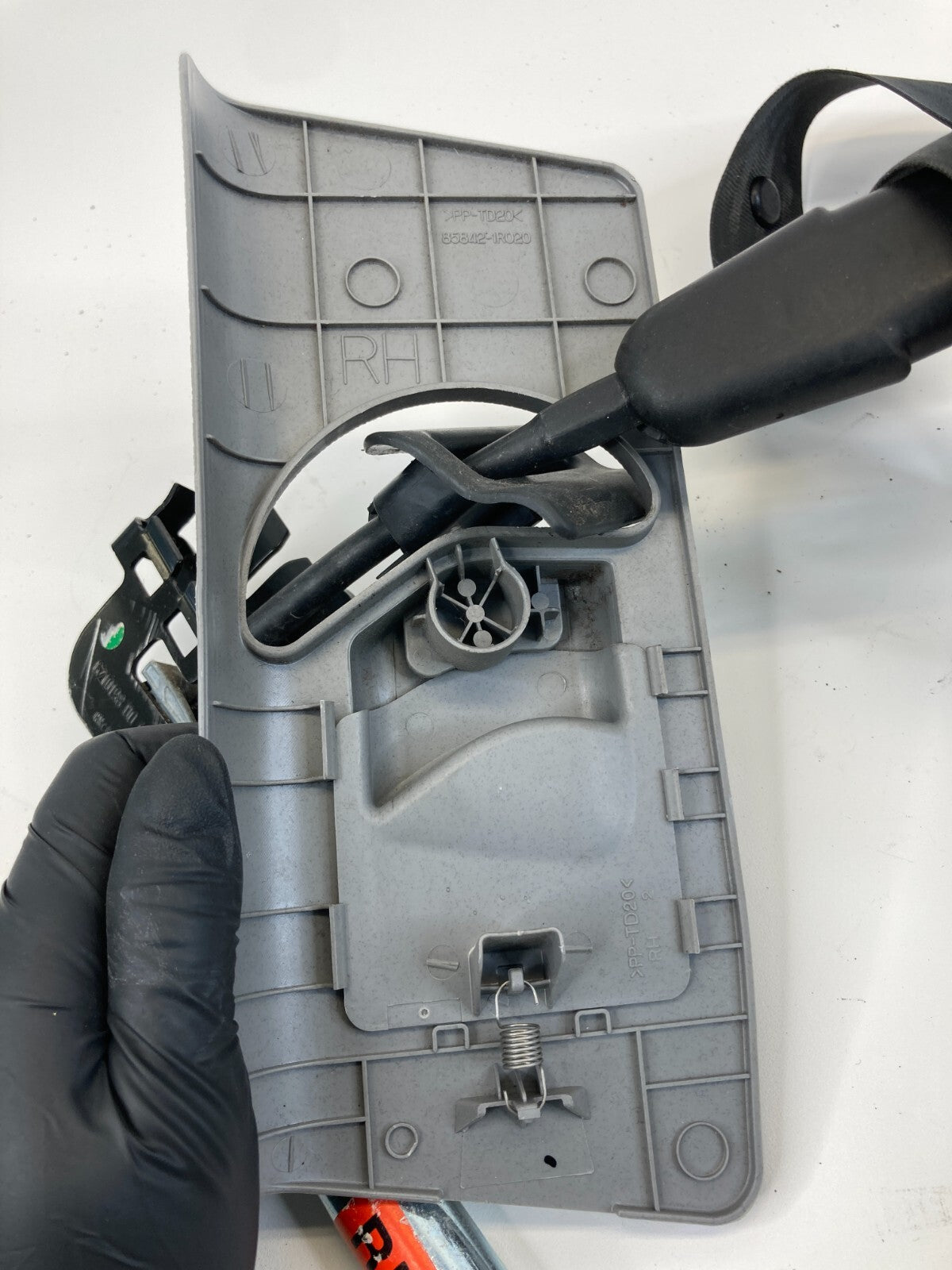 2012-2017 Hyundai Accent Front Right Side Seat Belt Retractor 88880-1R600RY OEM