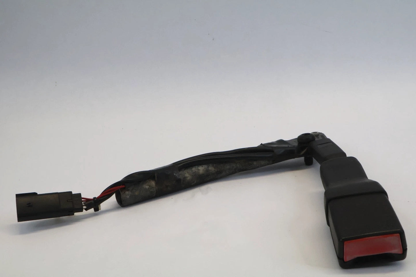 2020-2025 FORD EXPLORER REAR LH DRIVER 2ND ROW SEAT BELT OUTER BUCKLE END OEM