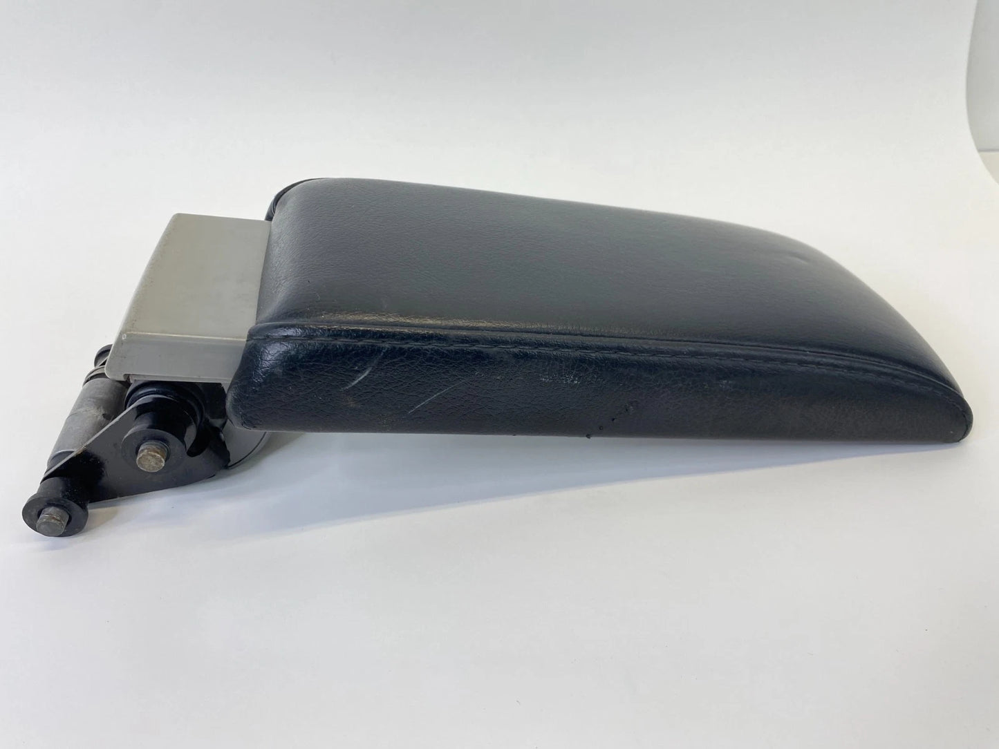 2002-2010 VOLKSWAGEN BEETLE CENTER CONSOLE ARMREST COVER LID BLACK ASSEMBLY OEM