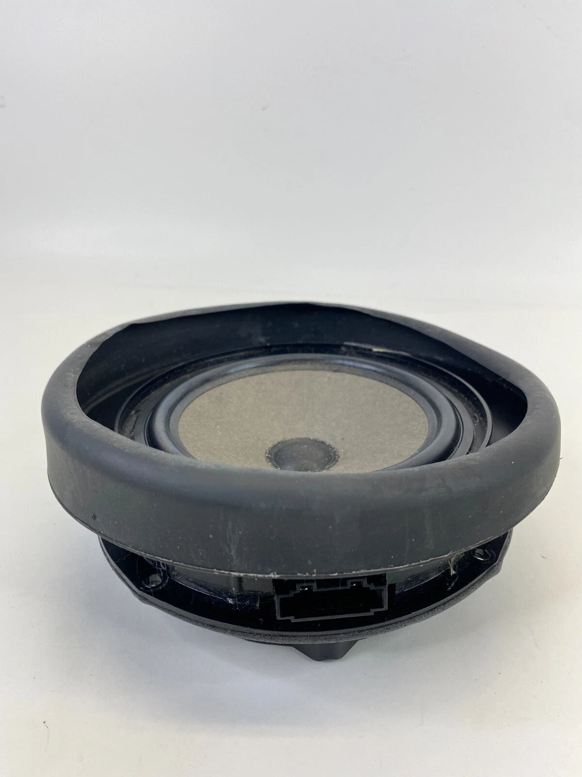 2003-2010 VW NEW BEETLE REAR LEFT OR RIGHT SIDE AUDIO SPEAKER 1C0-035-411-F OEM