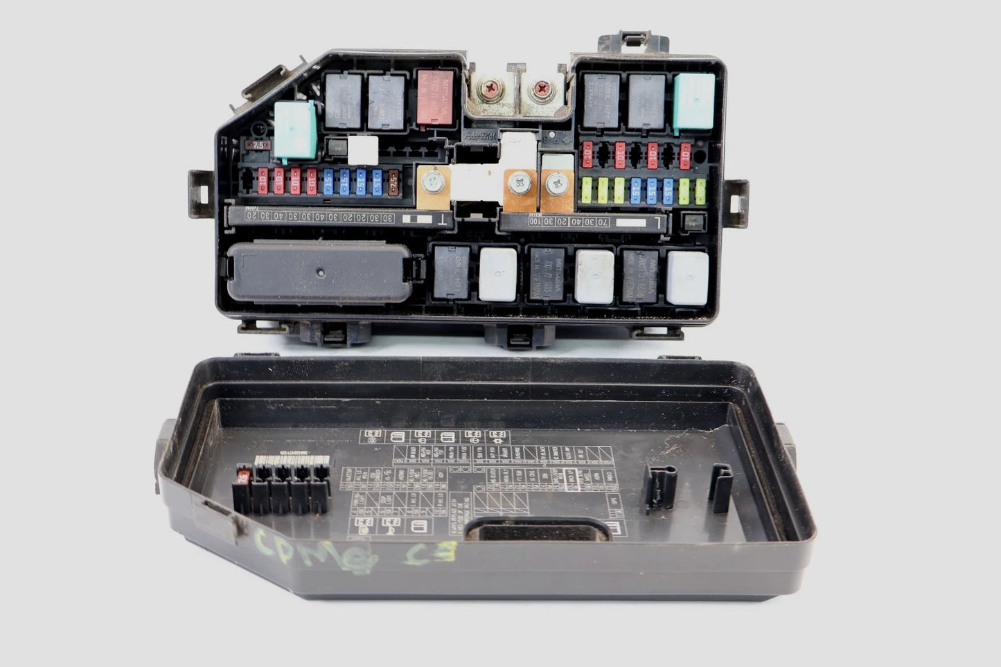 2016-2018 HONDA PILOT 3.5L V6 ENGINE COMPARTMENT FUSE RELAY JUNCTION BOX W/COVER