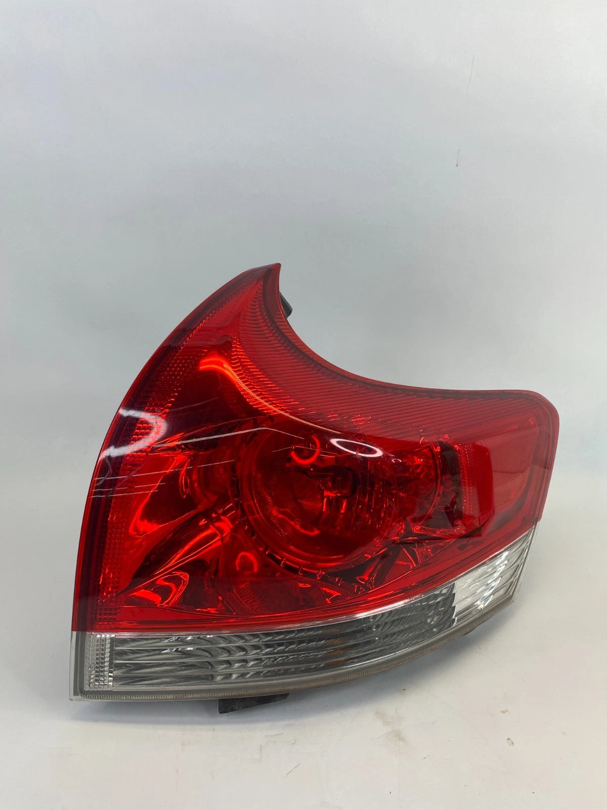 2009-2012 TOYOTA VENZA REAR RIGHT PASSENGER OUTER TAILLIGHT TAIL LIGHT LAMP OEM