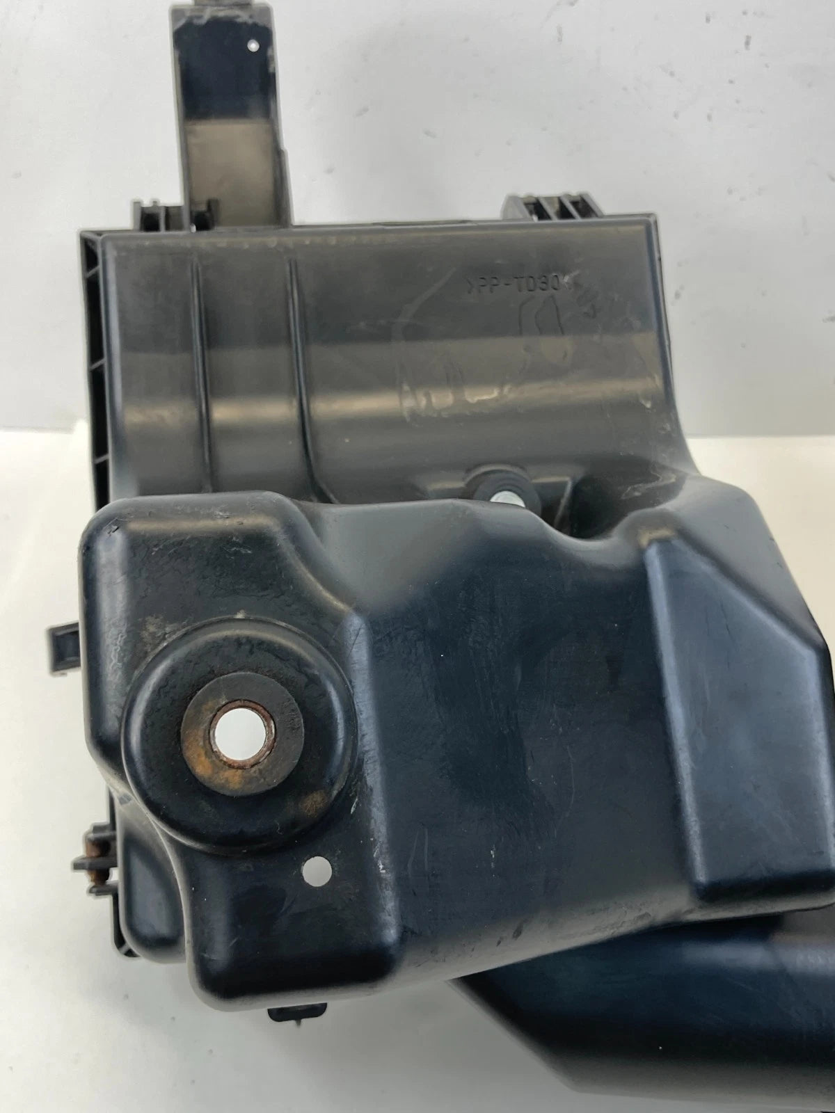 2012-2015 TOYOTA PRIUS AIR CLEANER INTAKE BOX HOUSING RESONATOR 17701-37170 OEM