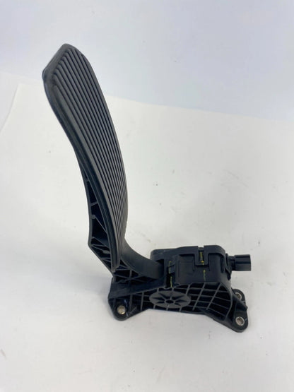 2013-2019 Ford Taurus Accelerator Pedal Gas Assembly DG13-9F836-AC OEM