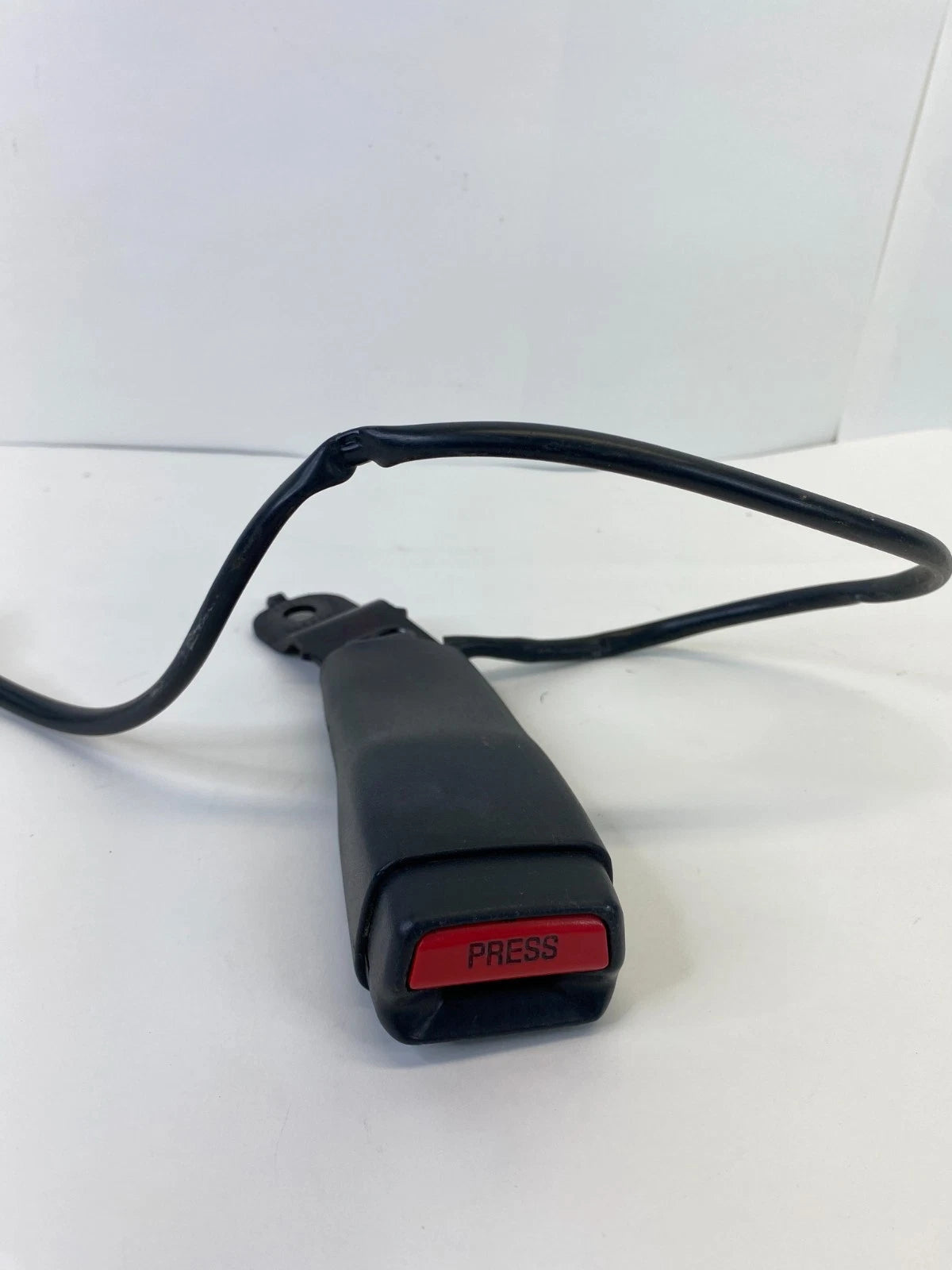 2005 CHRYSLER 300 FRONT LEFT DRIVER SIDE SEAT BELT BUCKLE 1BX251DVAA OEM