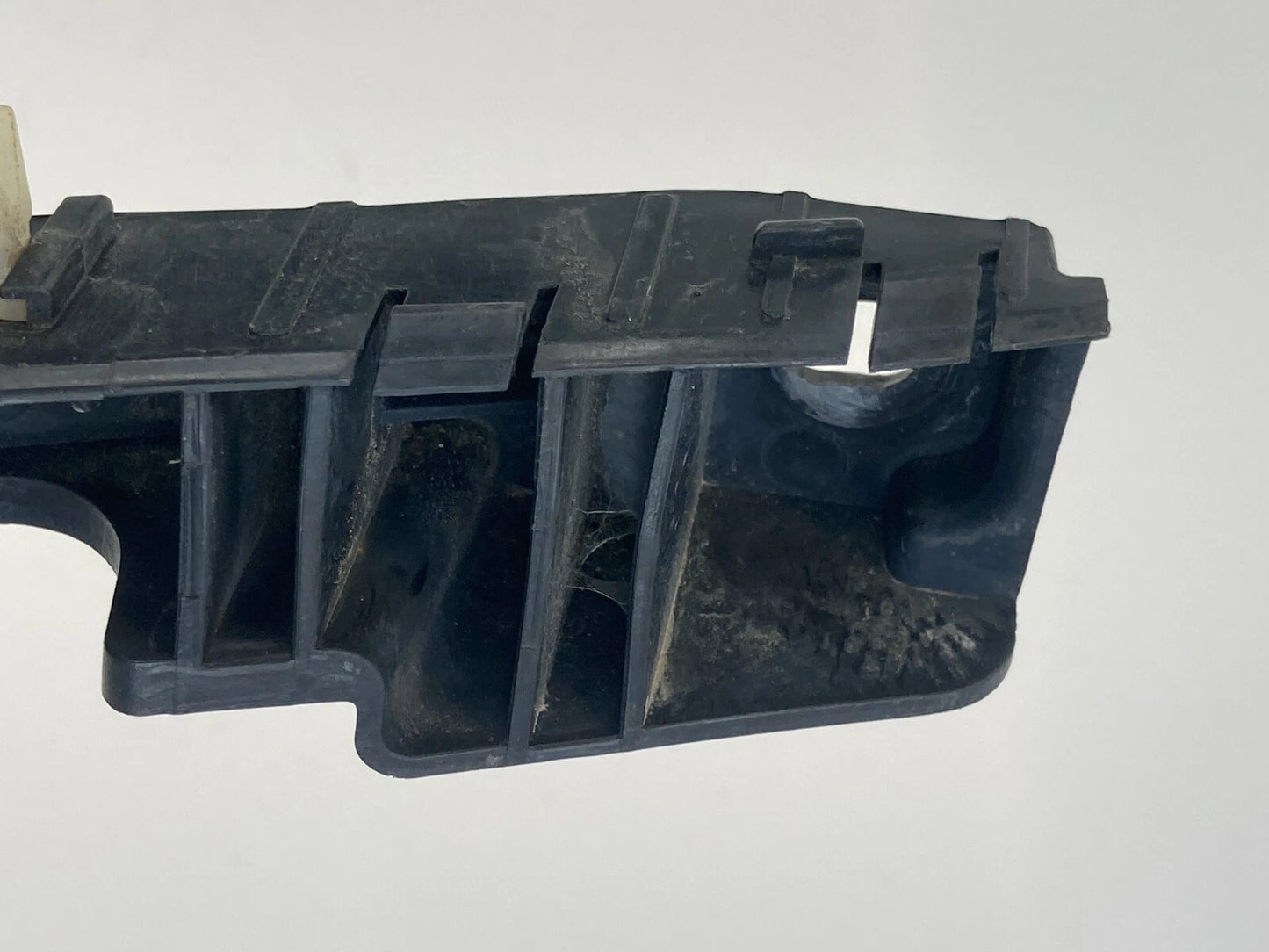 11-14 HYUNDAI SONATA FRONT BUMPER RIGHT SIDE BUMPER BRACKET SUPPORT 86516-3S000