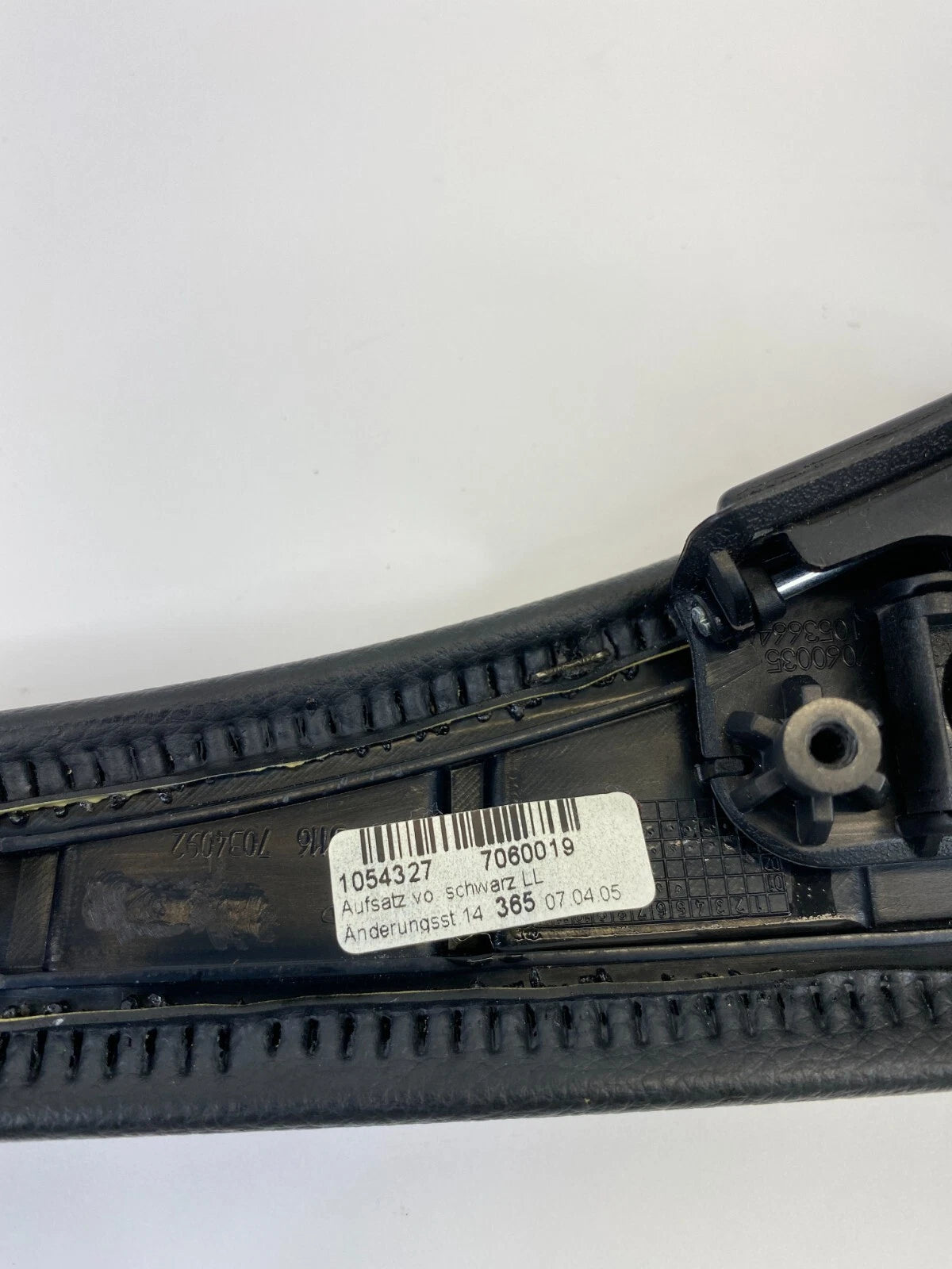 04-07 BMW 530I 525I FRONT CENTER CONSOLE ARMREST ARM REST STRIP TRIM TOP 7060019