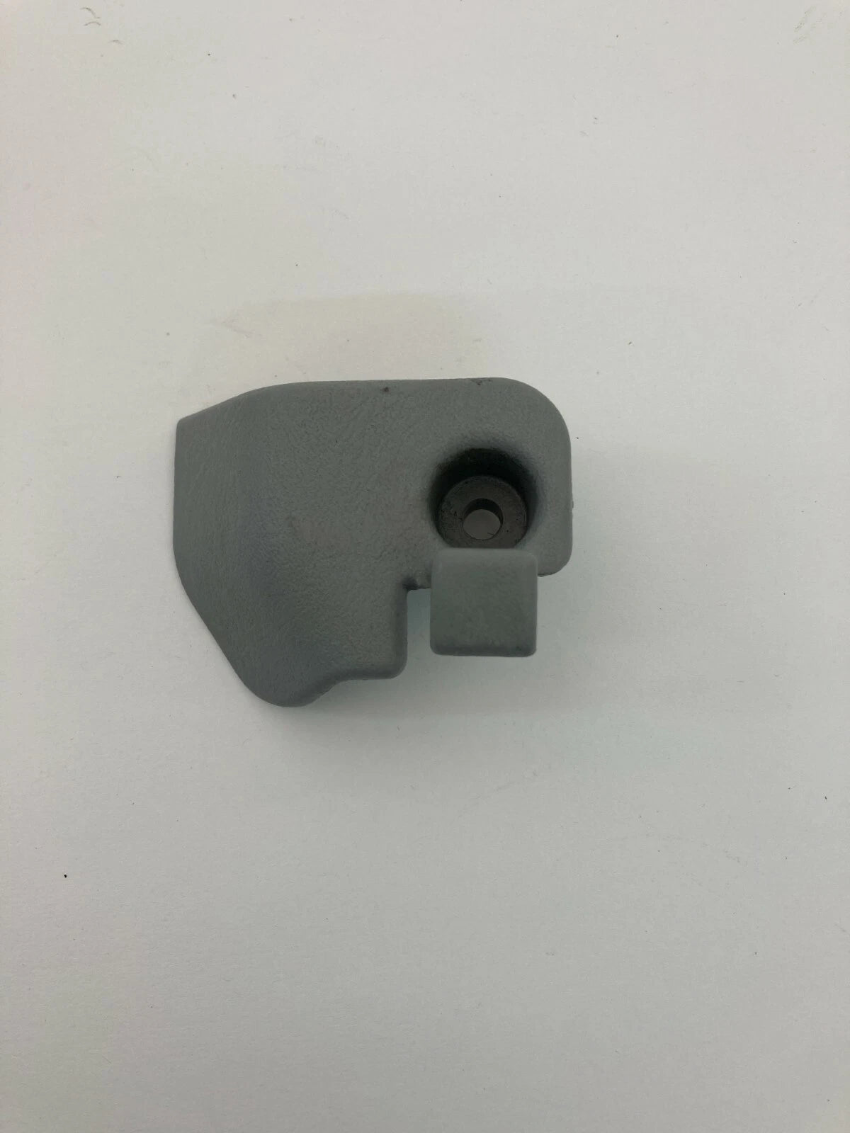 2004 04 SUZUKI VITARA TRUNK LEFT DRIVER SIDE HOOK HANGER CLIP TRIM OEM