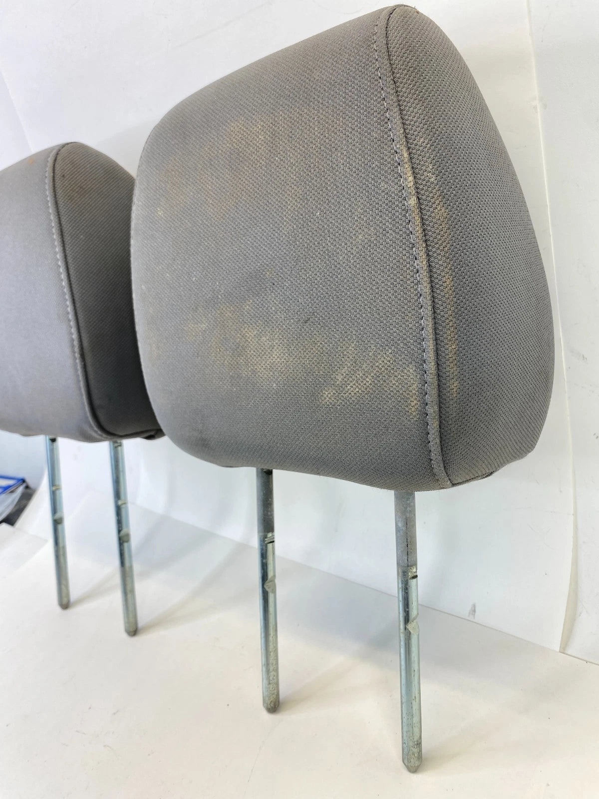 2004 2005 FORD F-150 FRONT LEFT & RIGHT SEAT HEADREST HEAD REST SET CLOTH OEM