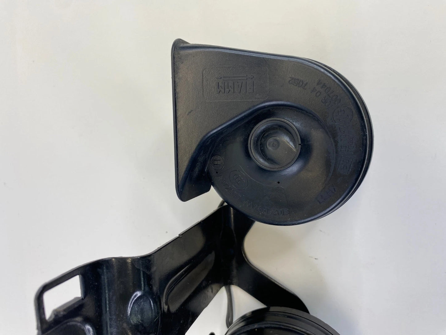 2016-2019 FORD INTERCEPTOR UTILITY LEVEL 2 DUAL NOTE HORN & MOUNTING BRACKET OEM