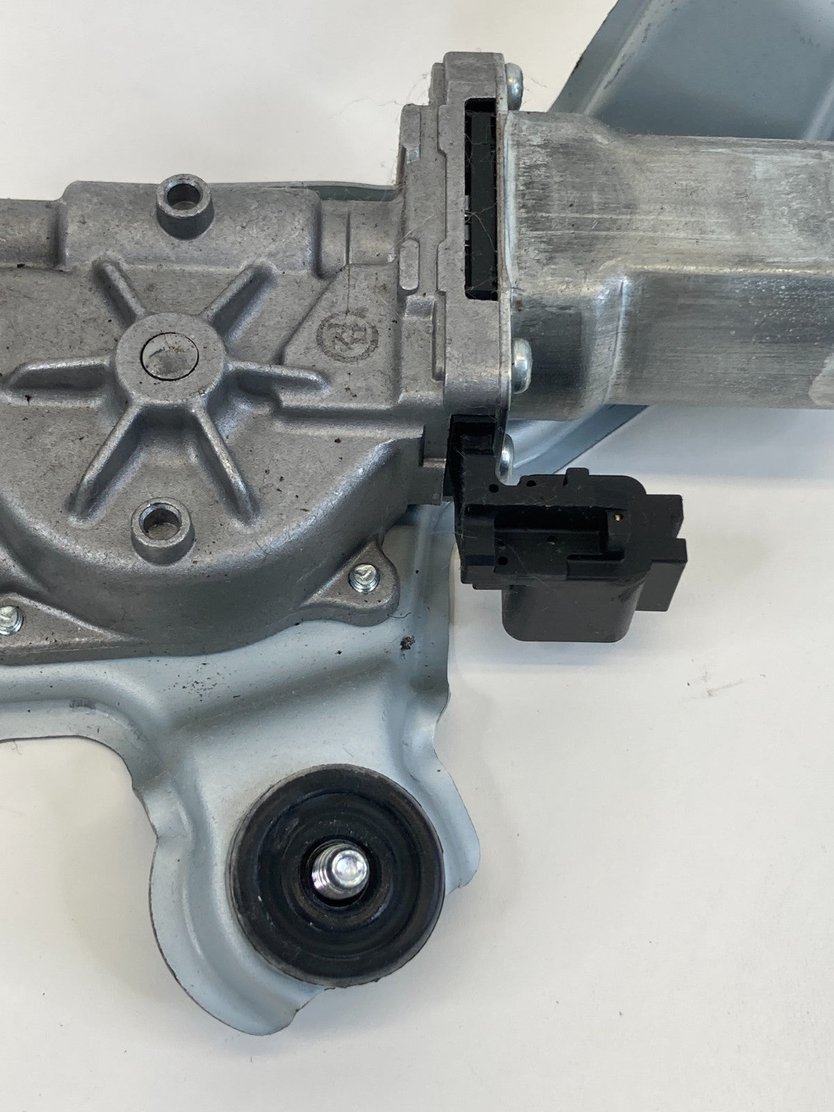 2014-2025 Kia Soul Rear Windshield Wiper Motor Assembly 98700-B2000 OEM