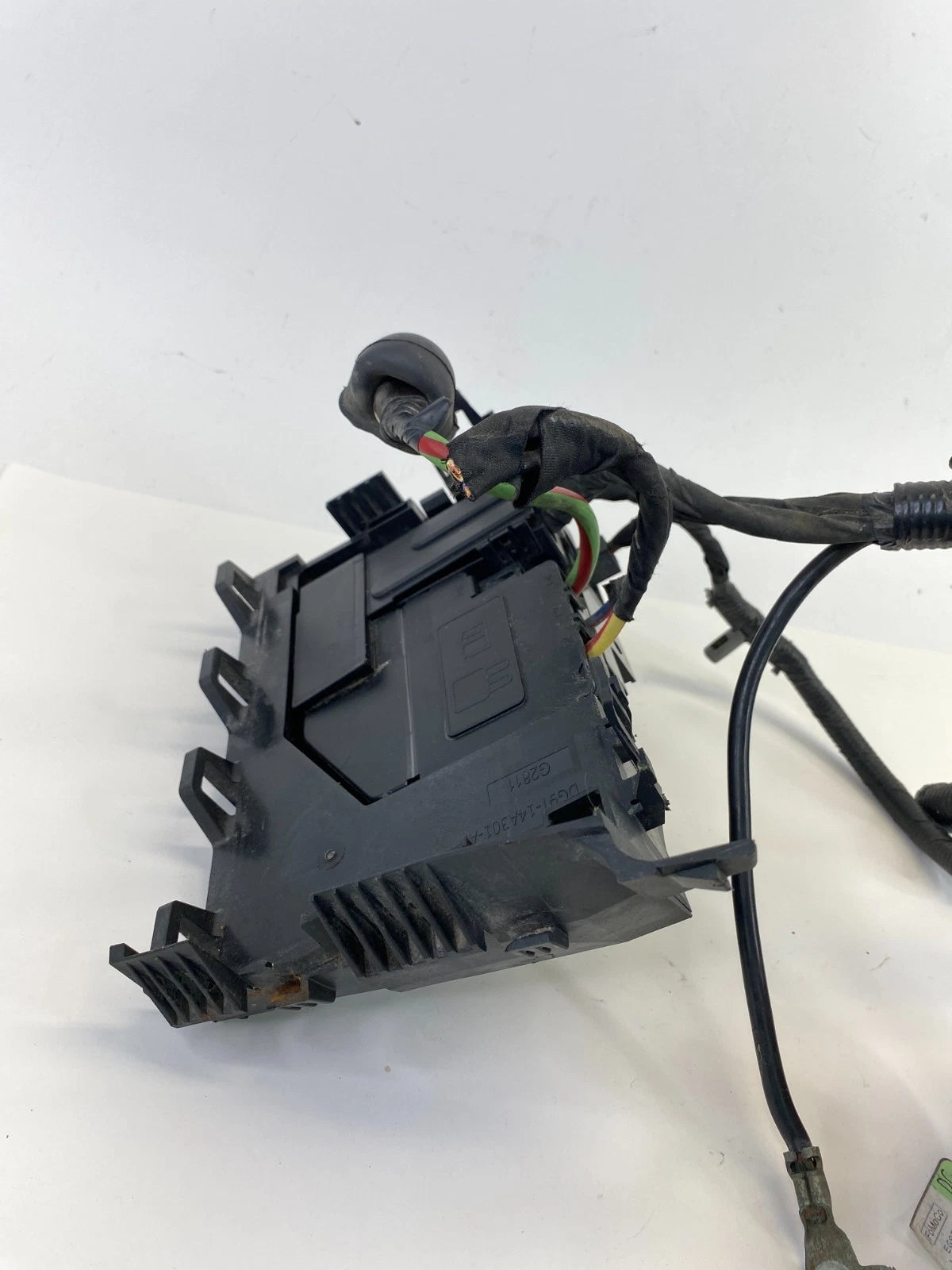 2013-2016 FORD FUSION 2.5L ENGINE FUSE RELAY BOX MOUNT BRAKET W/ POSITIVE CABLE