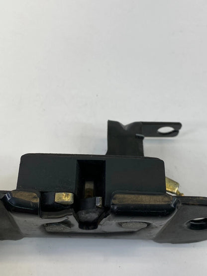 2000-2004 GMC YUKON REAR TRUNK LID DOOR LIFTGATE RIGHT SIDE LOWER LOCK LATCH OEM