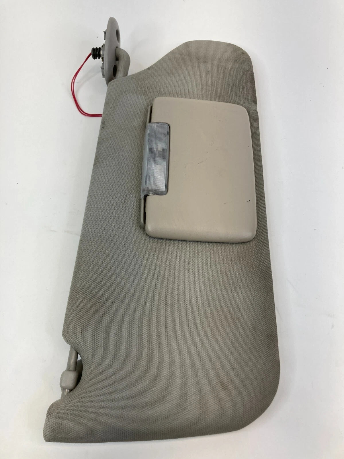 05-10 JEEP GRAND CHEROKEE RIGHT PASSENGER SIDE SUNVISOR SUN VISOR SHADE W/ LIGHT
