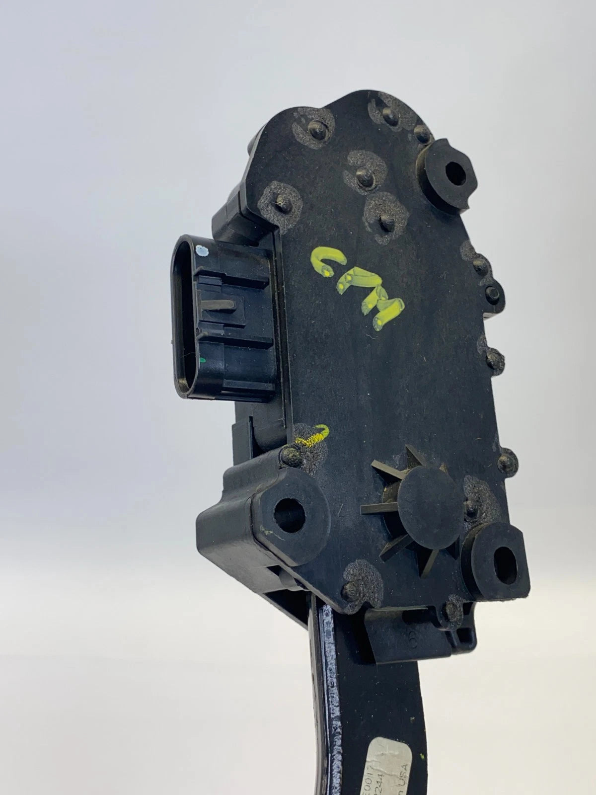 2006-2009 PONTIAC TORRENT GAS ACCELERATOR PEDAL ASSEMBLY 3.4L OEM 15222244