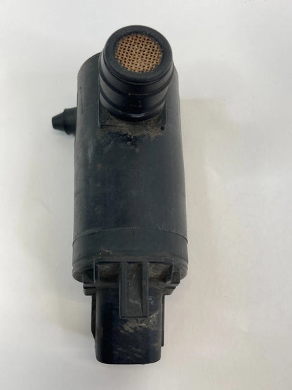 2006-2011 HYUNDAI ACCENT SEDAN FRONT WINDSHIELD WASHER FLUID PUMP ASSEMBLY OEM