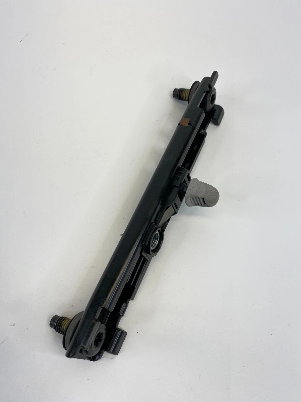 05-10 PONTIAC G6 SEDAN FRONT RIGHT SIDE SEAT BELT HEIGHT ADJUSTER 22704418 OEM