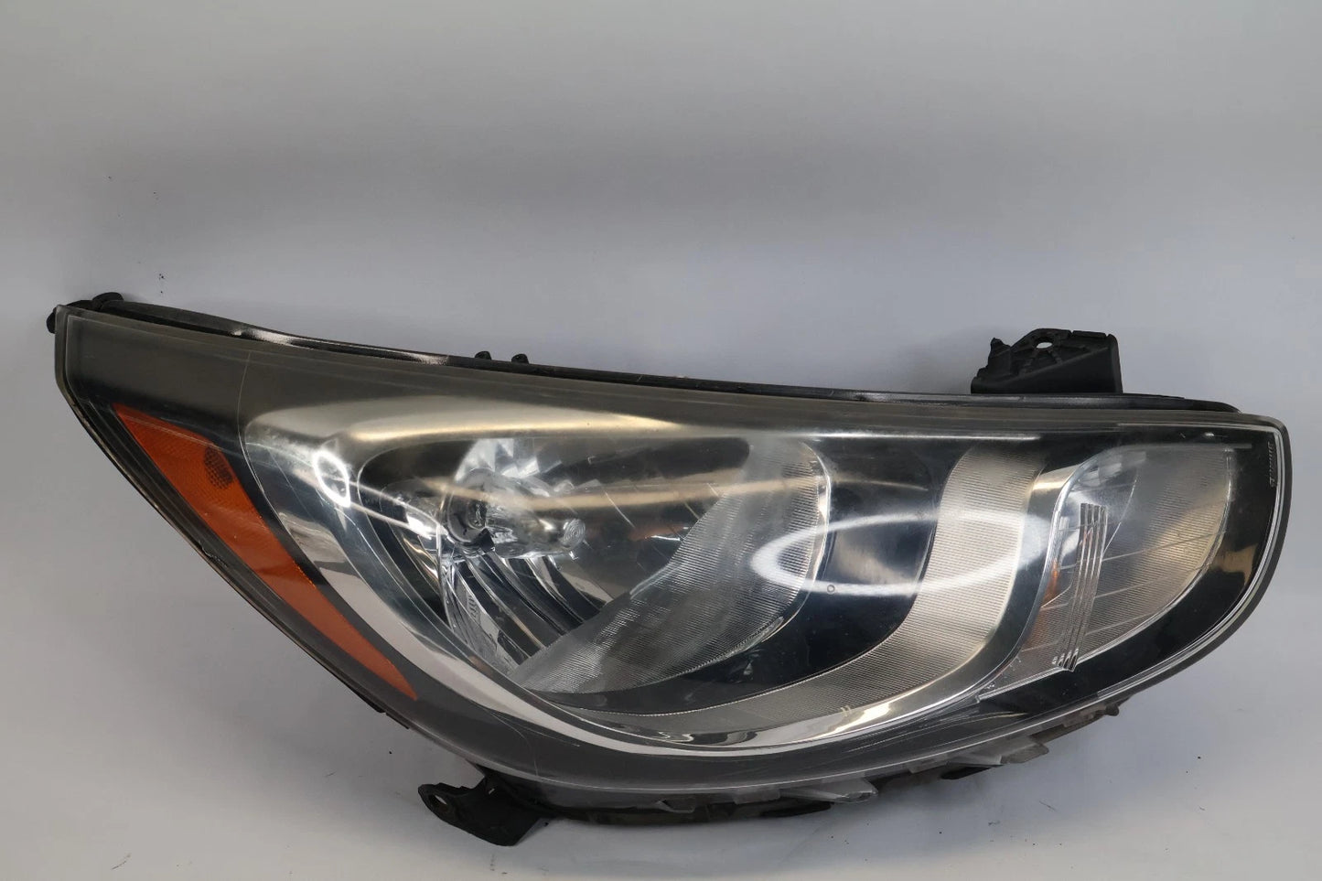 2012-2014 HYUNDAI ACCENT FRONT RIGHT HEADLIGHT HEADLAMP HALOGEN OEM FACTORY