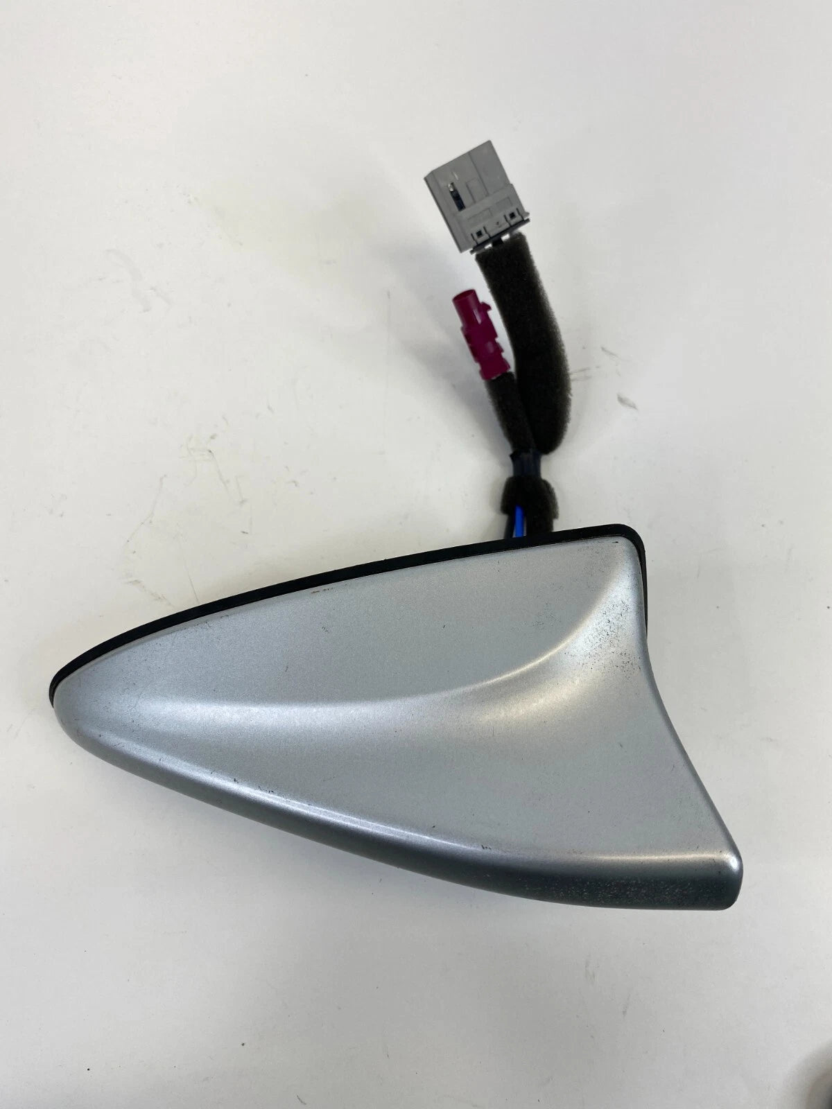 2013-2016 HYUNDAI SANTA FE SPORT ROOF MOUNTED RADIO SHARK FIN ANTENNA OEM