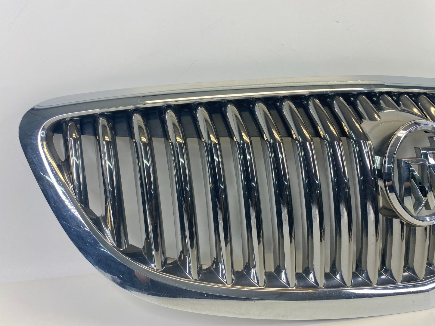2008-2012 Buick Enclave Front Upper Bumper Center Grill Grille 20828544 OEM