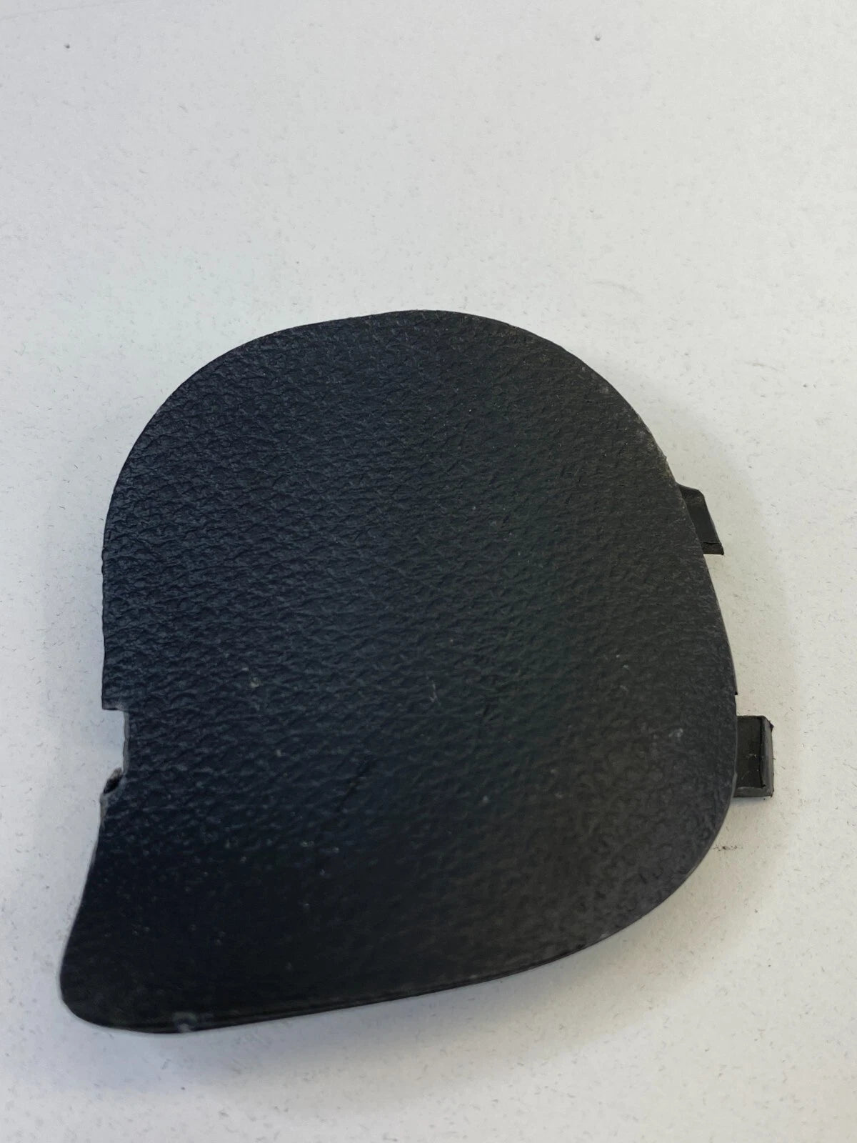 2005-2010 KIA SPORTAGE LEFT SIDE STEERING WHEEL PLASTIC LID COVER TRIM CAP OEM