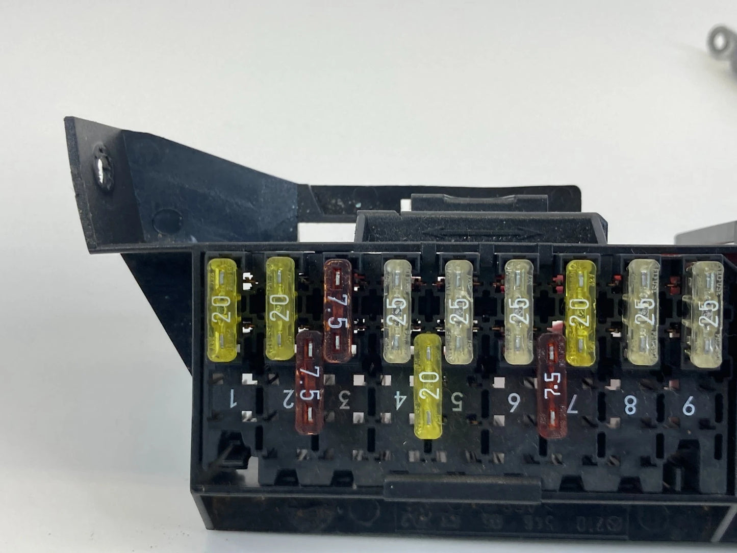 1998-2002 MERCEDES-BENZ E430 REAR TRUNK FUSE RELAY BOX BLOCK 001-545-95-01 OEM