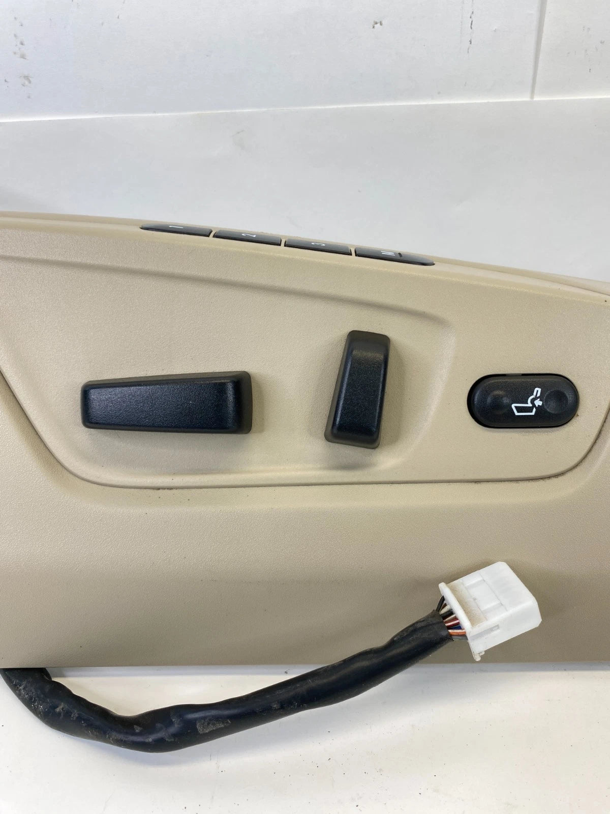 2010-2013 SUZUKI KIZASHI FRONT LEFT DRIVER SEAT SWITCH MEMORY OEM 85721-60L0
